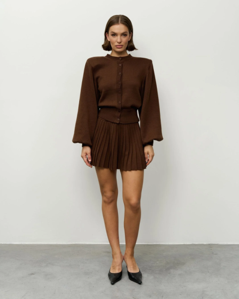 Вязаный костюм с короткой юбкой