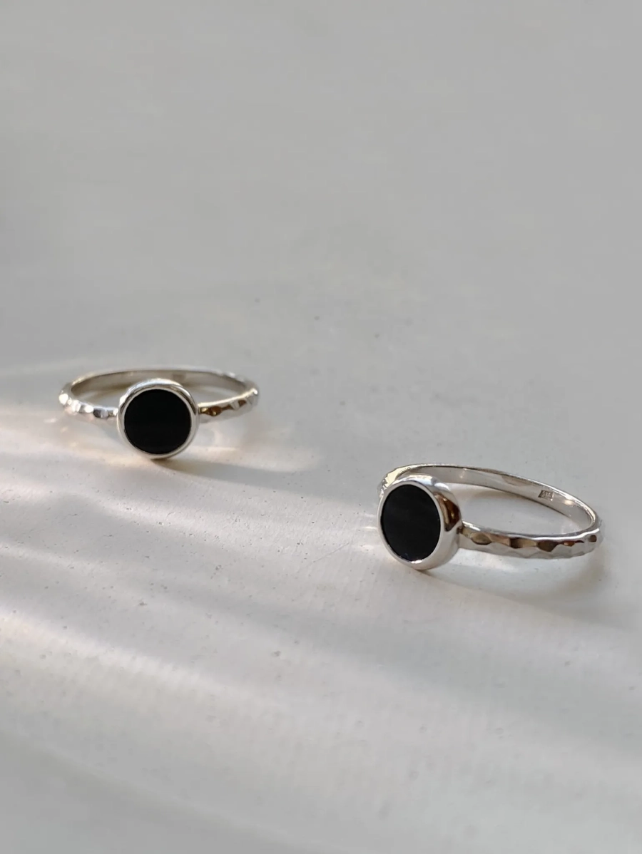 Серебряное узкое кольцо "Black" с черным агатом SBLESKOM, цвет: серебро, 11271 купить онлайн