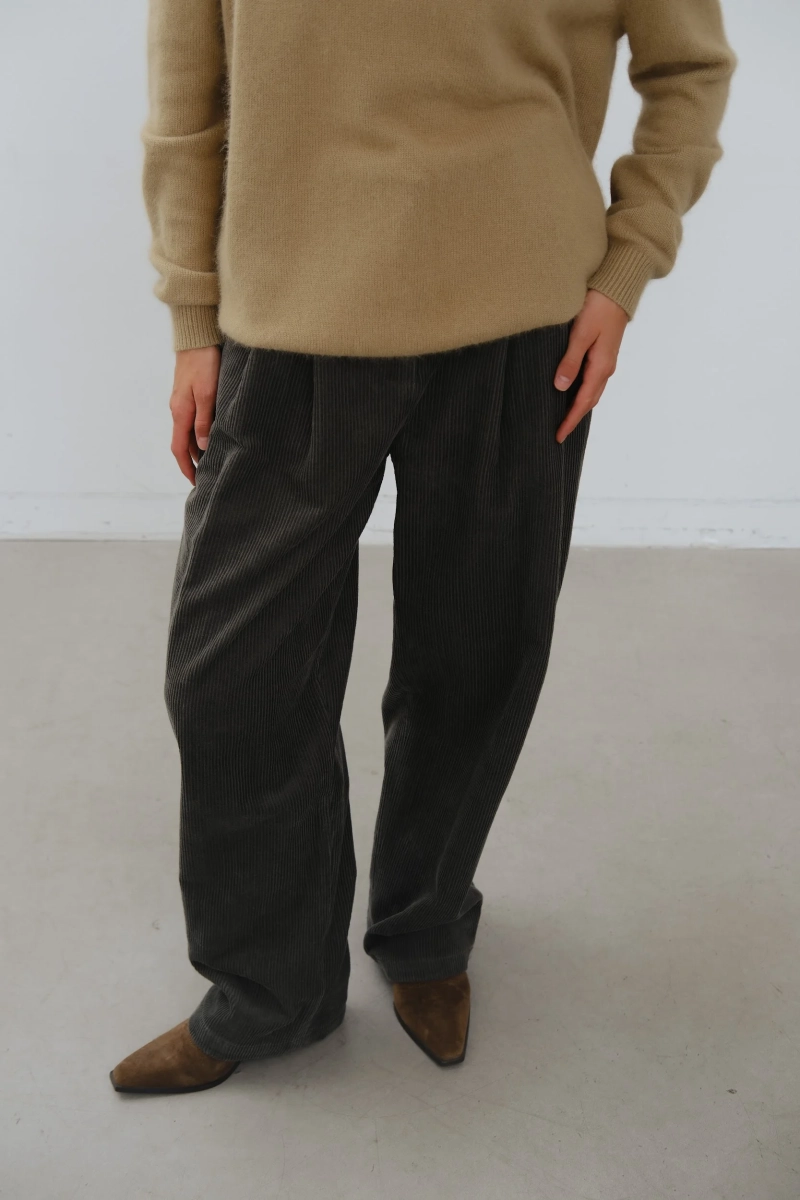 Вельветовые брюки с защипами Molly Marou, цвет: зеленый, mar1_0923_10 купить онлайн