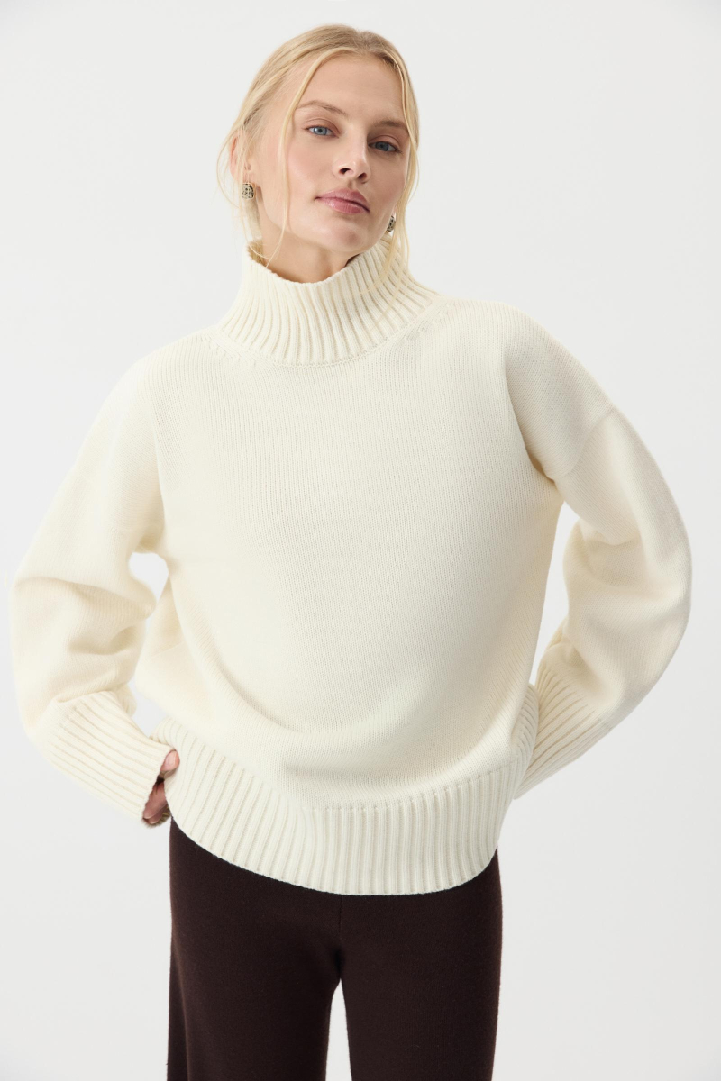 Свитер со стойкой из шерсти мериноса Charmstore, цвет: ванильный, 314-44898-113 купить онлайн