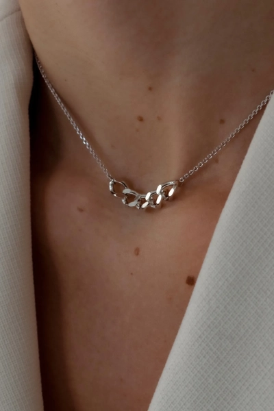 Серебряное колье-чокер «Зацепила» SBLESKOM, цвет: серебро, 11659 купить онлайн