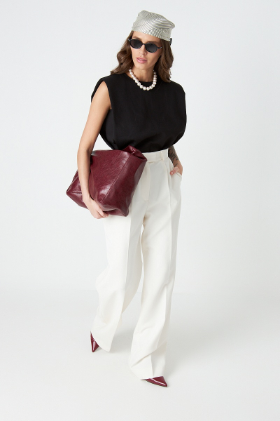 Футболка с подплечниками