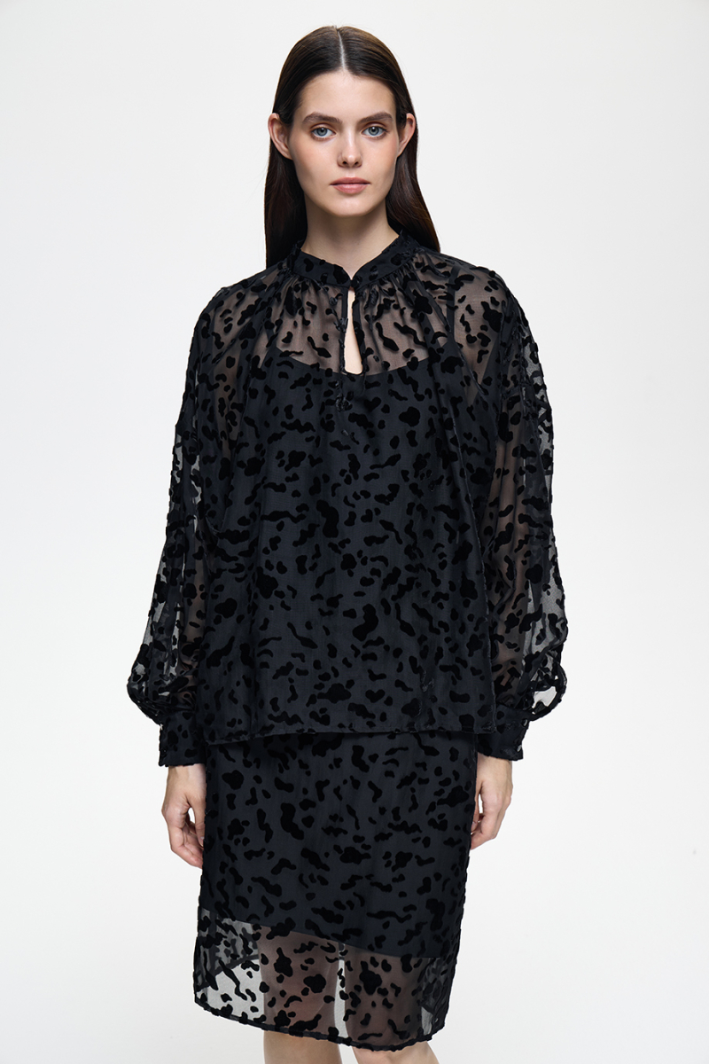 Блузка из деворе