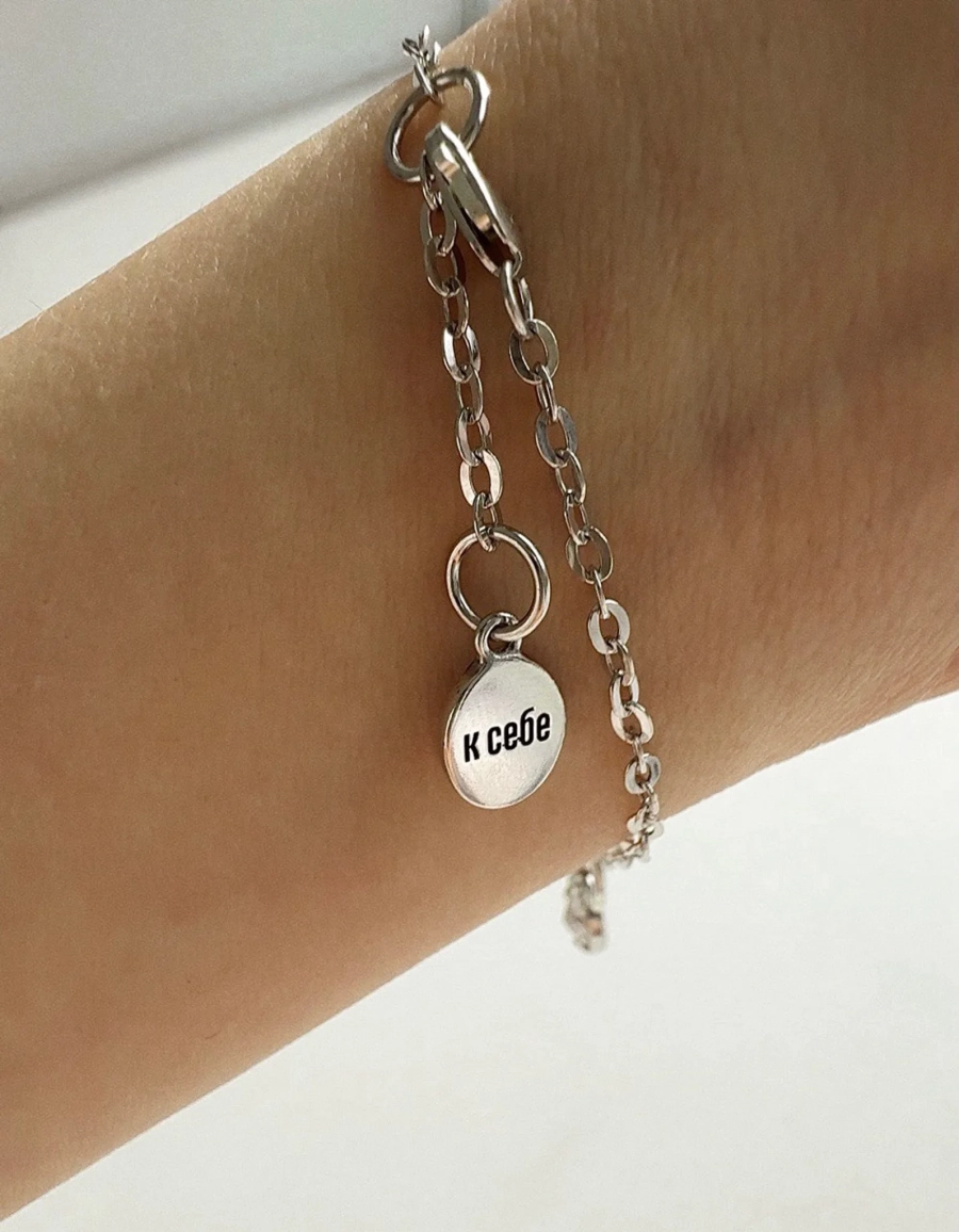 Серебряный браслет на цепочке «К себе нежно» с горным хрусталем SBLESKOM, цвет: серебро, 12255 купить онлайн