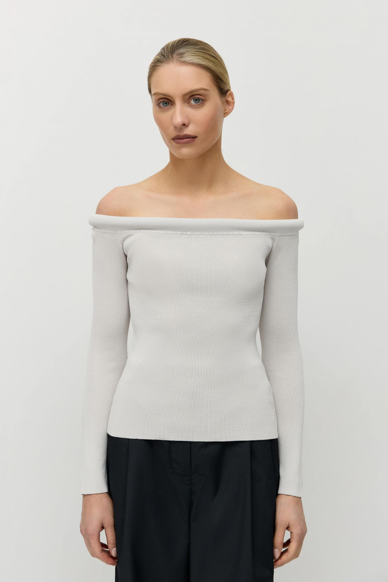 Джемпер с открытыми плечами из вискозы
