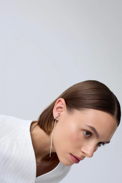 Серебряная серьга-кафф «Слова имеют значение» SBLESKOM, цвет: серебро, 12077 купить онлайн