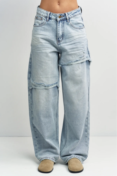 Джинсы свободные с имитацией разрезов