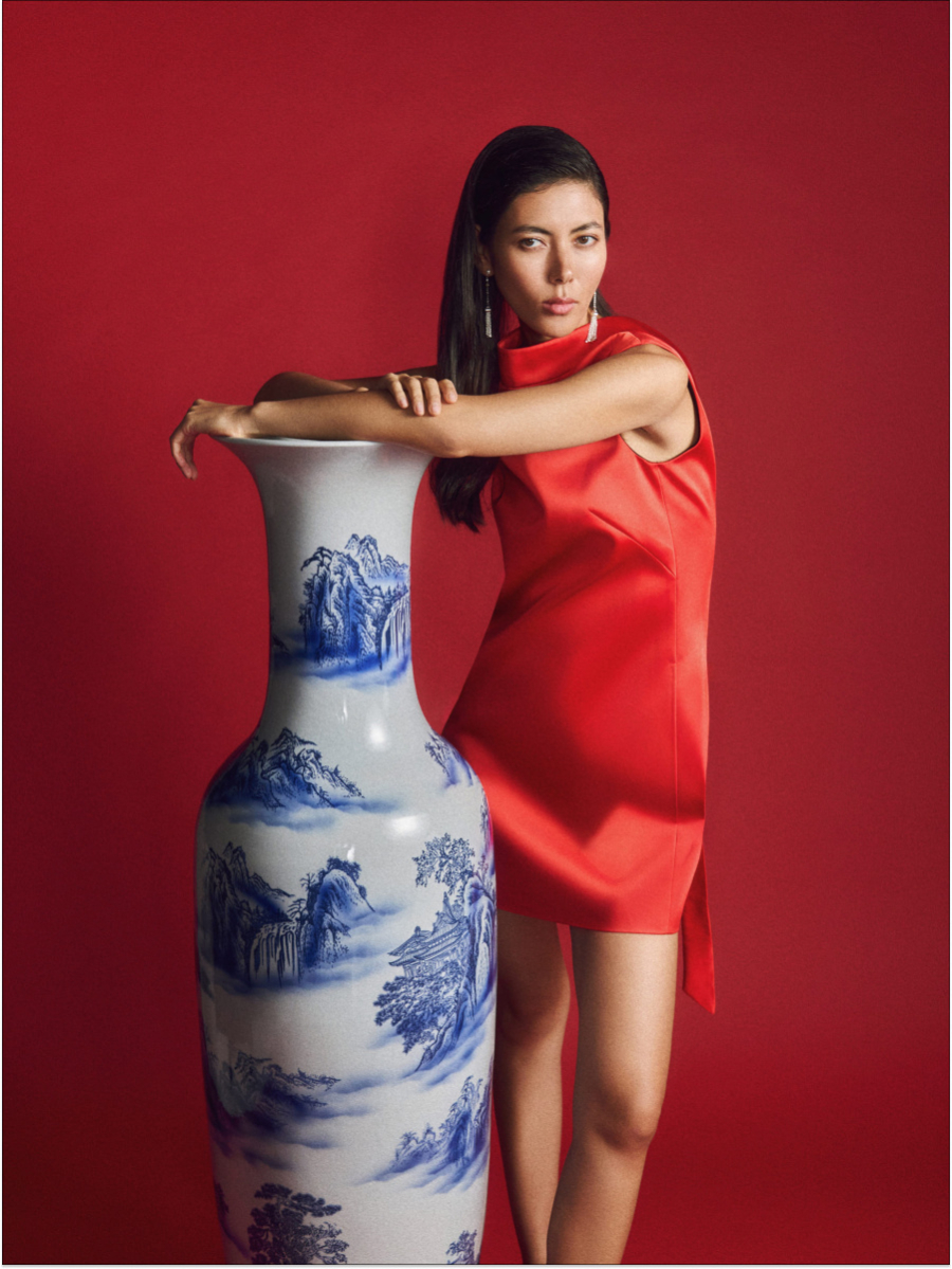 Коктейльное платье с контрастной подкладкой