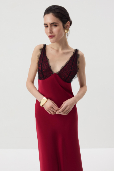 Платье из сатина с кружевом