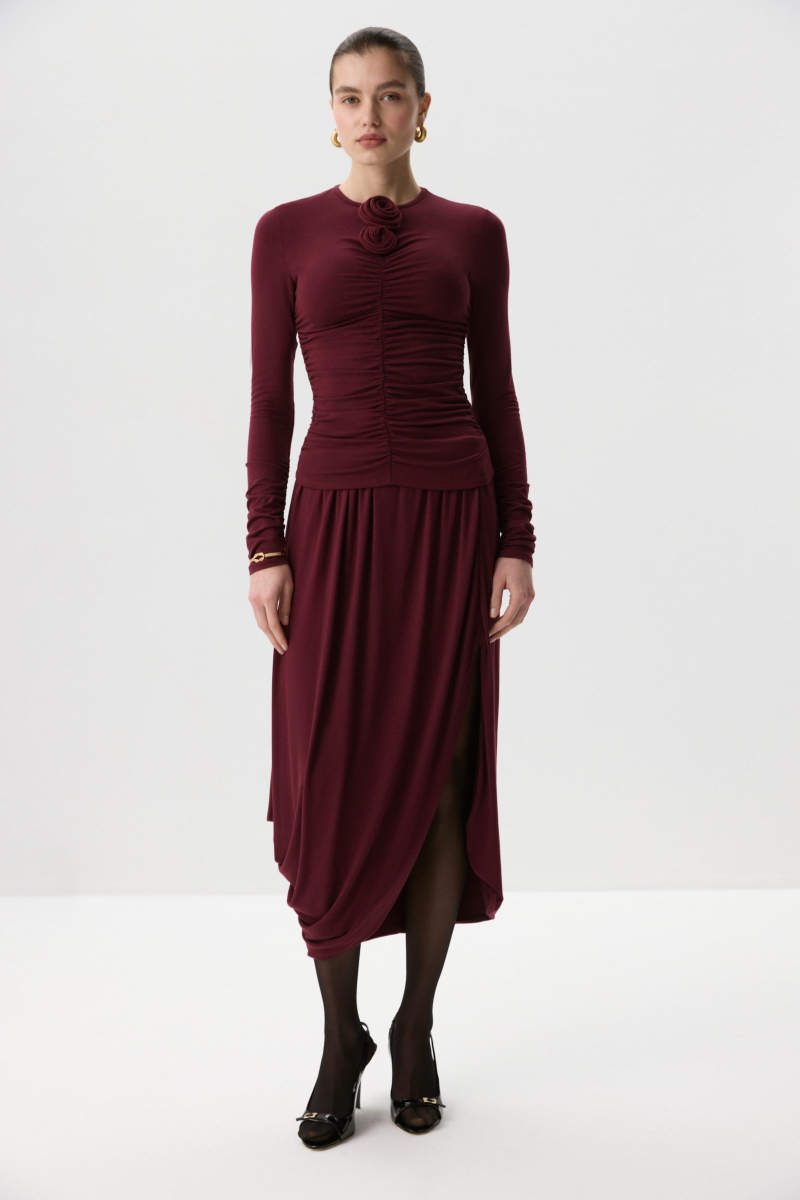 Лонгслив с декоративной розой Charmstore, цвет: винный, 205-47065-451 купить онлайн