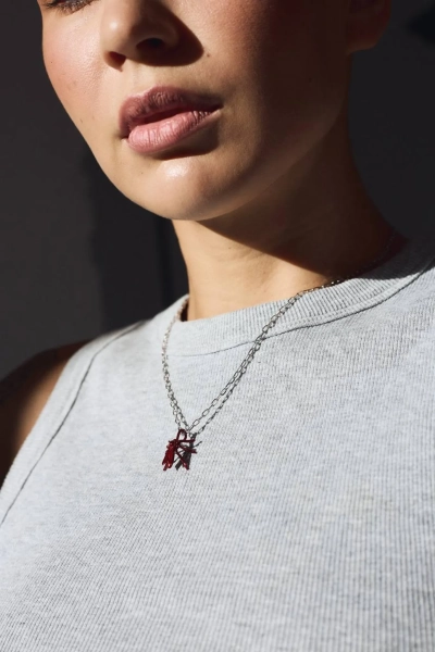 Серебряная подвеска «Влюбленный Василий» SBLESKOM, цвет: темно-красный, 122239 купить онлайн