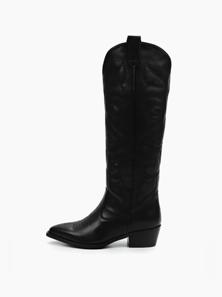 Казаки высокие демисезонные с узорами из натуральной кожи