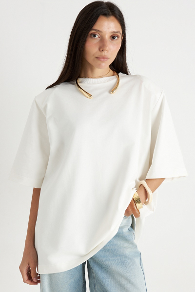 Футболка с подплечниками