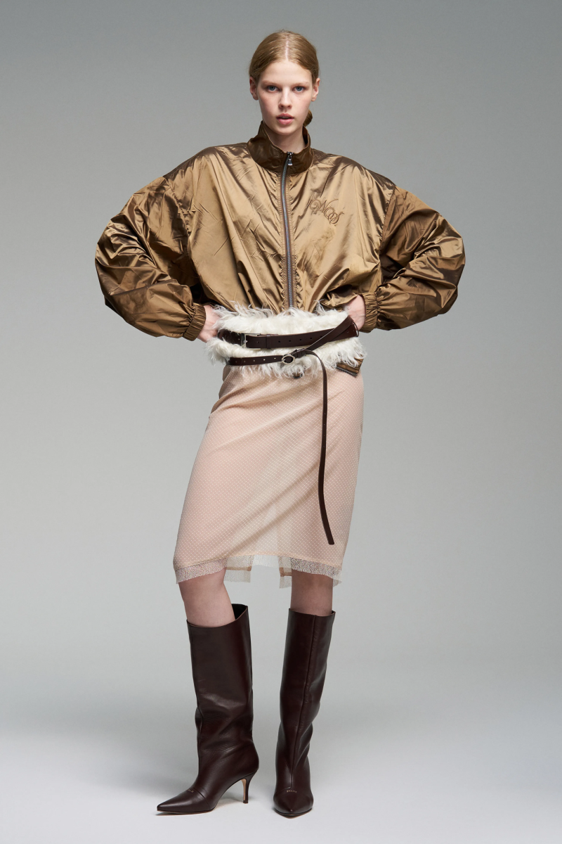 Бомбер из нейлона с вышивкой