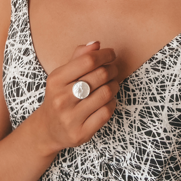 Кольцо Диск с перламутром The Reason, цвет: серебро, клц - перл купить онлайн