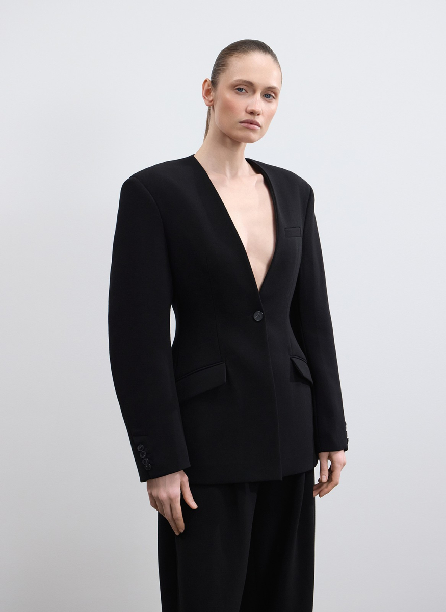 Жакет приталенный с объемным рукавом