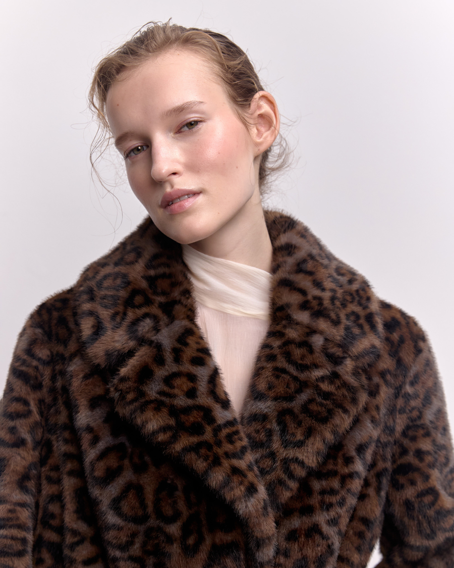Экошуба с английским воротником под норку Only me, цвет: темный леопард, ЭШ2575 купить онлайн