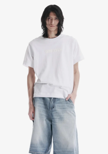 Футболка с тональным логотипом