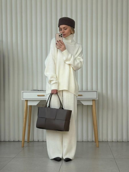 Костюм: свитер с брюками