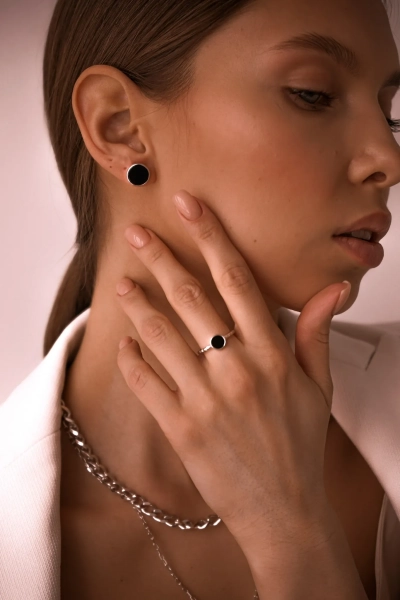 Серебряные серьги-пусеты "Black" с черным агатом SBLESKOM, цвет: серебро, 11249 купить онлайн