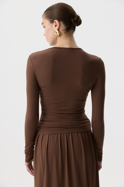 Лонгслив с декоративной розой Charmstore, цвет: шоколадный, 205-47065-551 купить онлайн