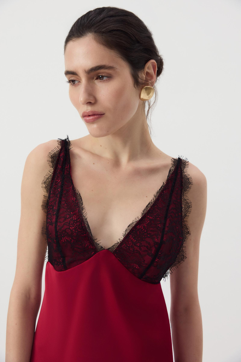 Платье из сатина с кружевом