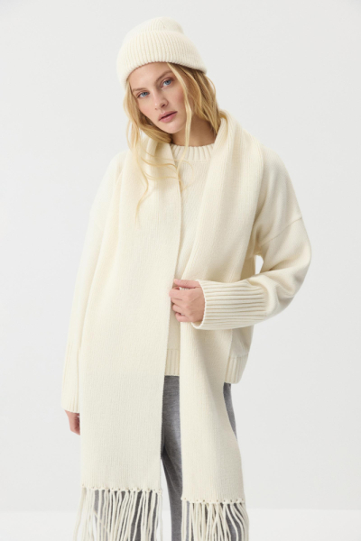 Шарф из шерсти мериноса с бахромой