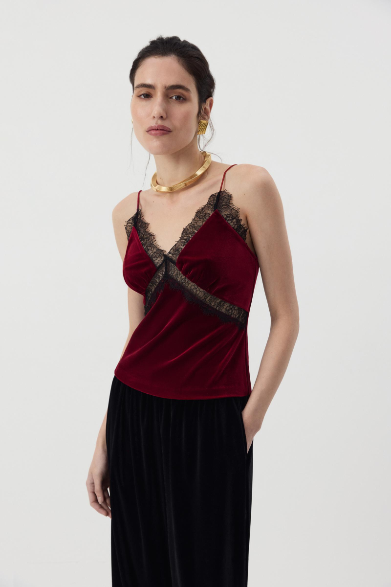 Топ из бархата с кружевом