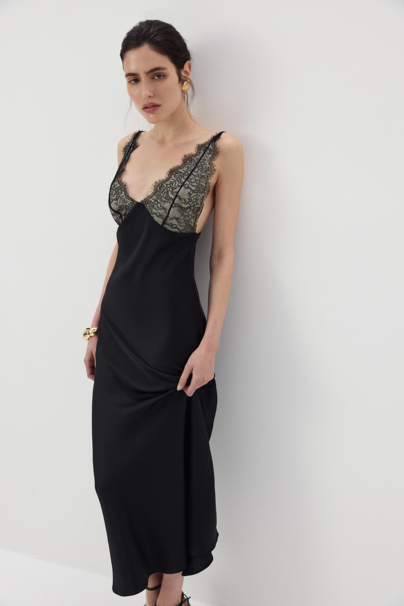 Платье из сатина с кружевом