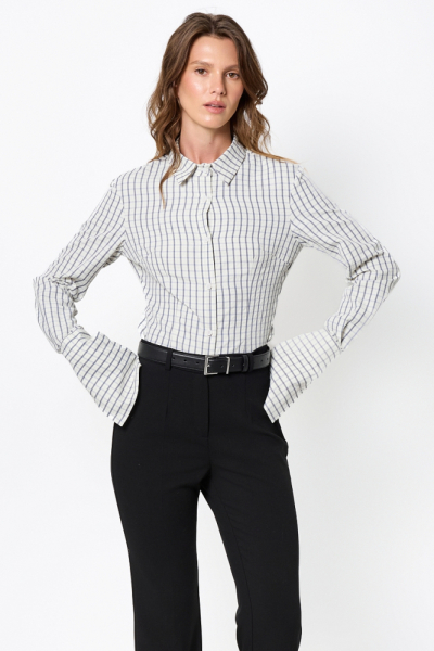 Рубашка приталенного кроя с акцентными манжетами