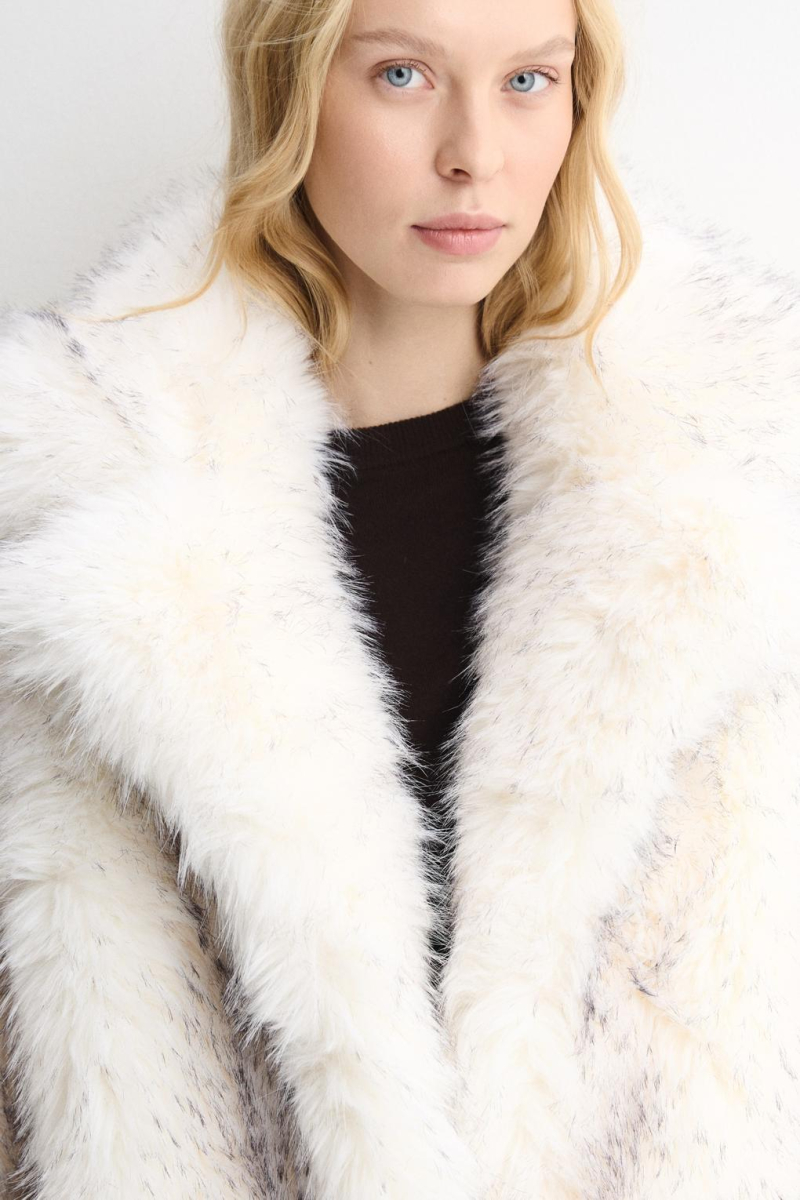 Шуба MOLARI ENEVOO, цвет: белый, 07113 купить онлайн