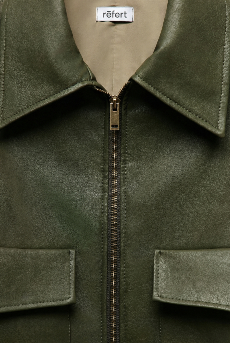 Куртка укороченная из экокожи с накладными карманами REFERT, цвет: хаки, 02-3682/1-2511 купить онлайн