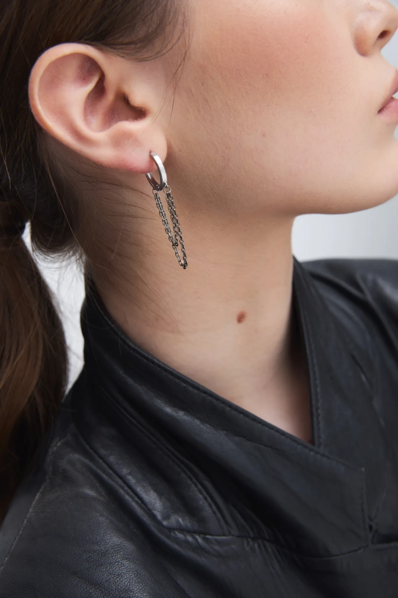 Серебряная моносерьга "Black chains"
