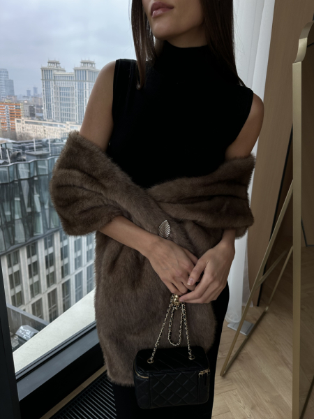 Накидка из эко-меха длинная