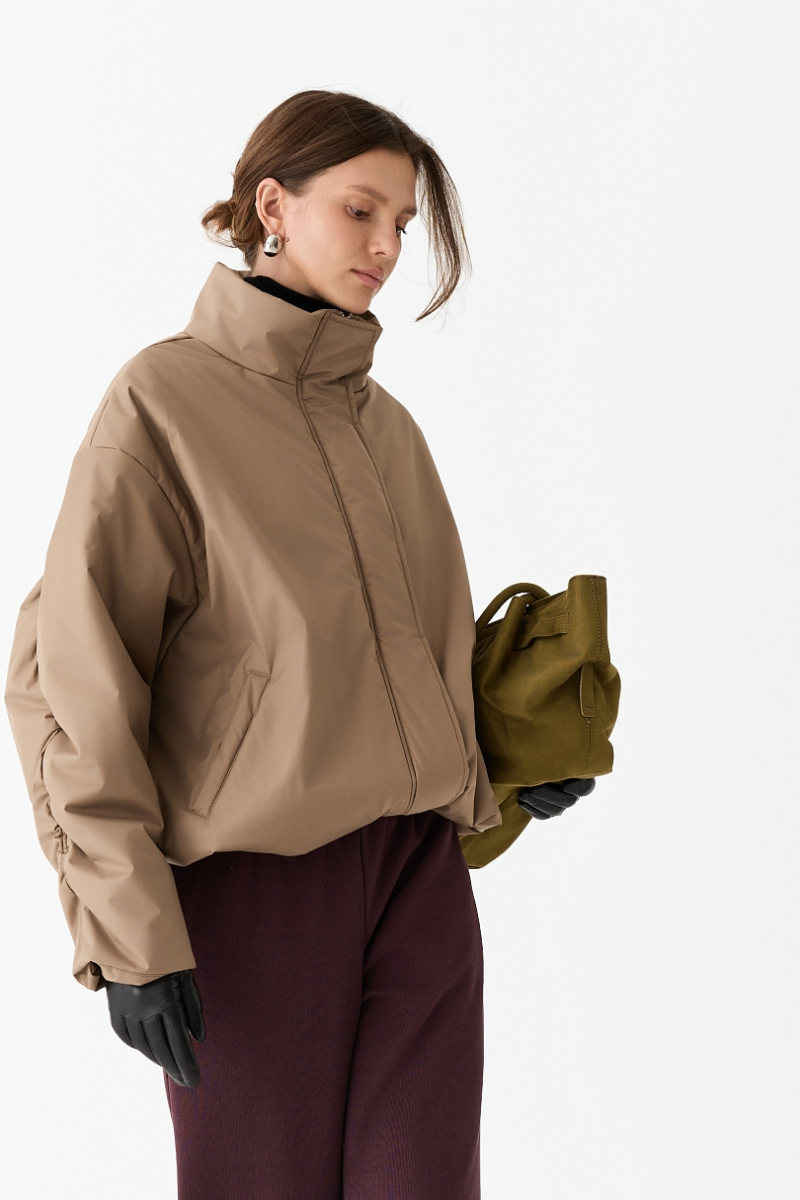 Бомбер утепленный со сборками по рукаву Ricoco, цвет: светло-коричневый, 7059/1 купить онлайн