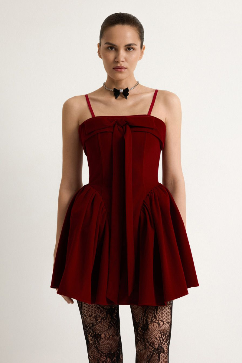 Бархатное платье с бантом