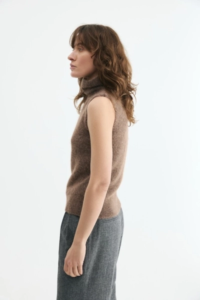 Топ с воротником-стойкой из альпака Daisyknit, цвет: Кофейный,  купить онлайн