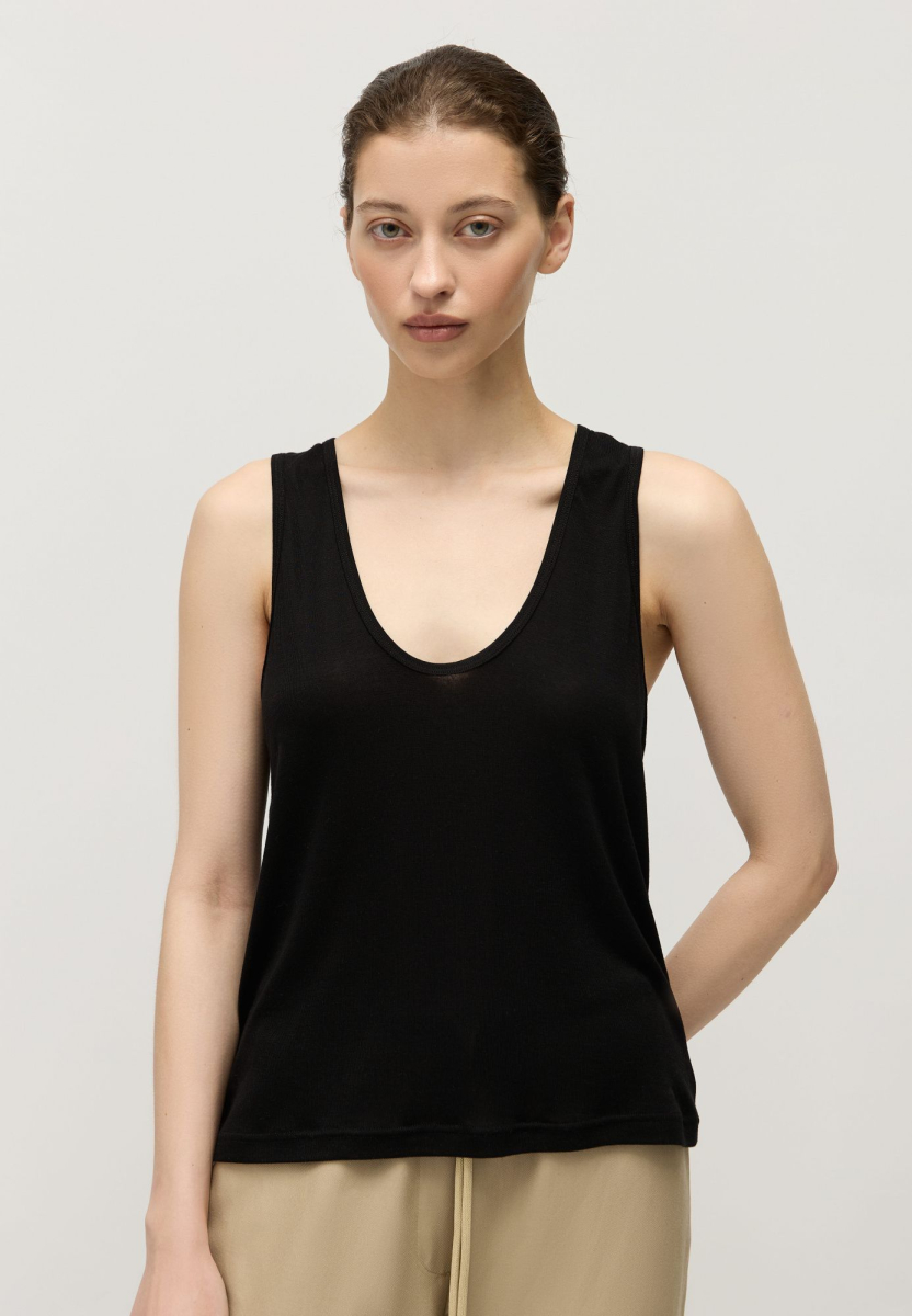 Майка с глубоким вырезом из тенсела