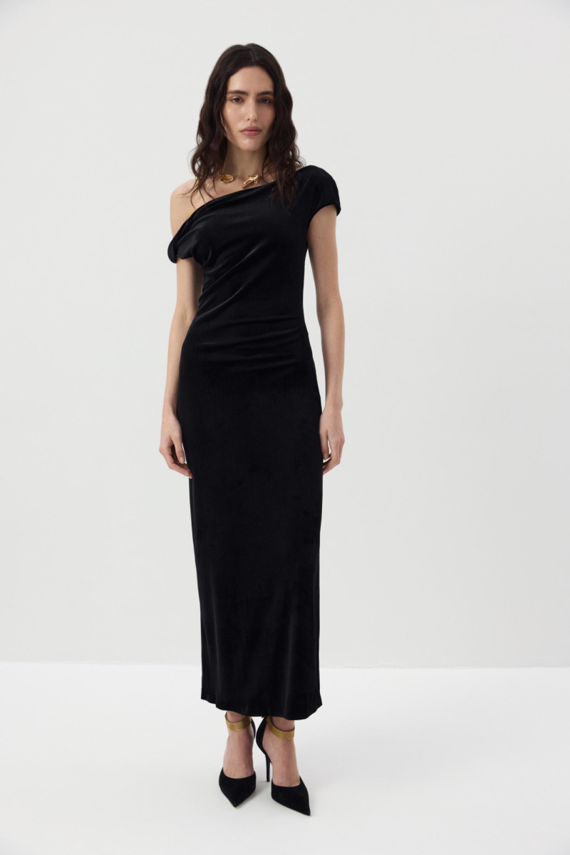 Платье макси с открытым плечом из бархата