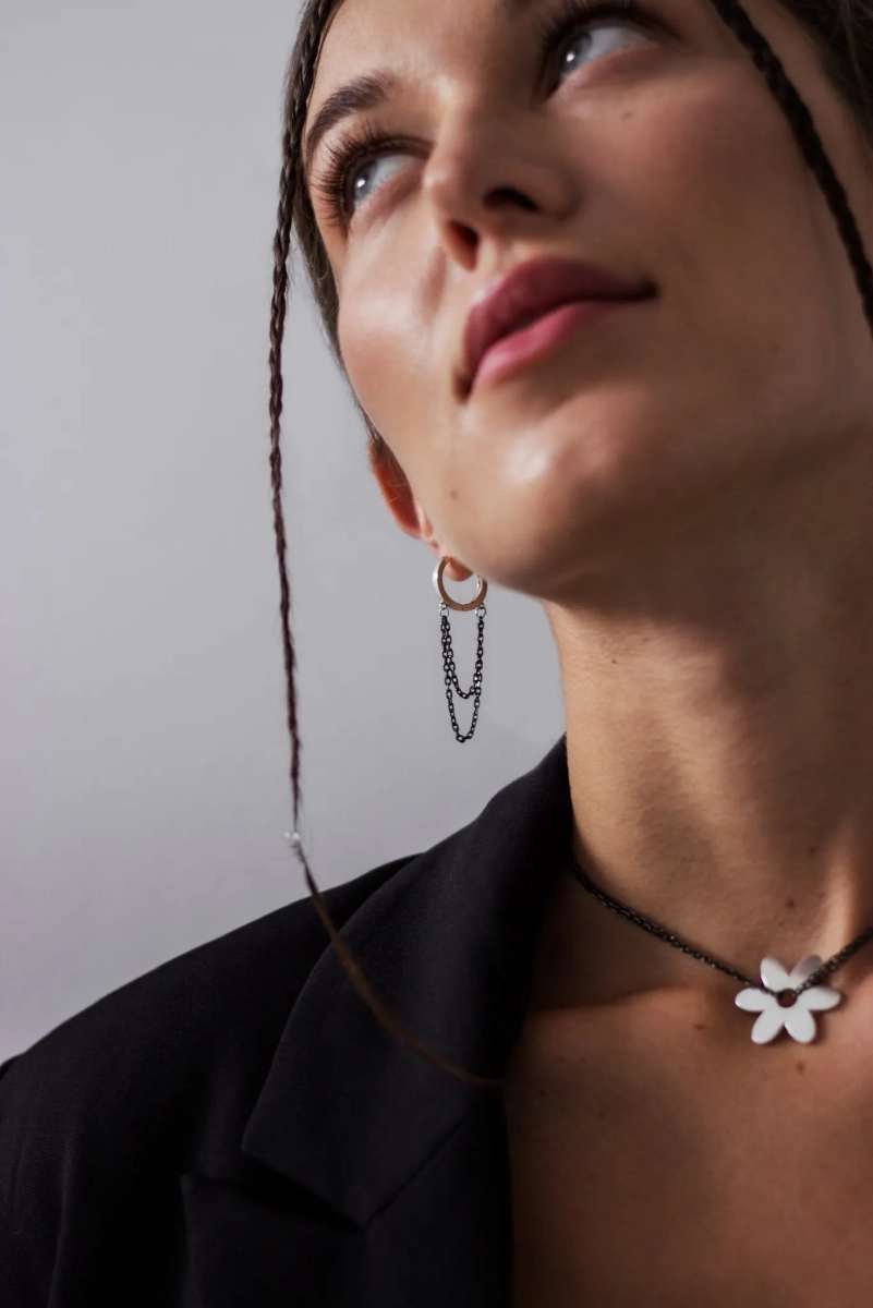 Серебряная моносерьга "Black chains"