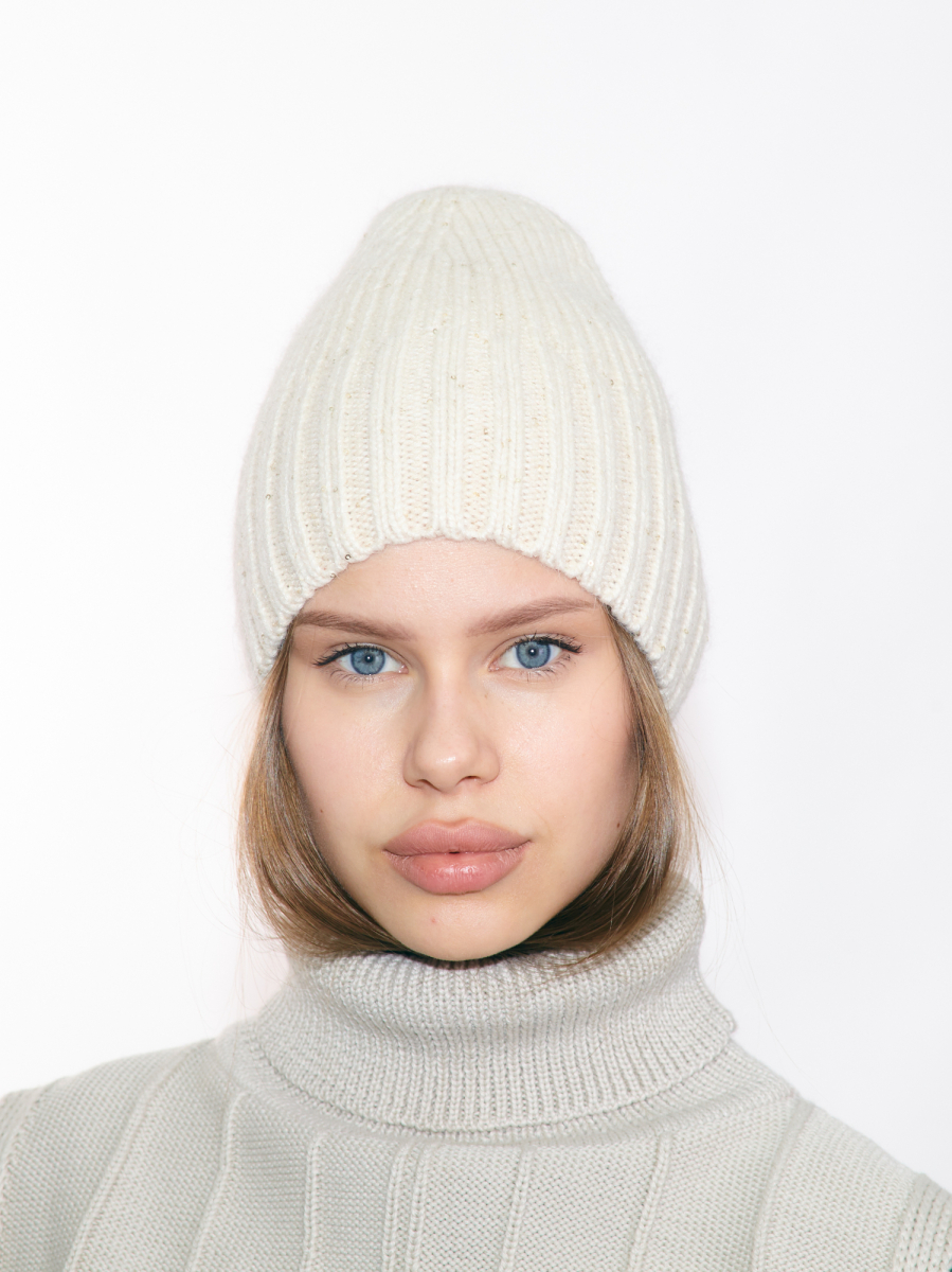 Вязаная шапка в пайетку с добавлением ангоры