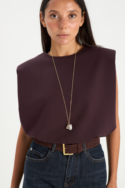 Футболка с подплечниками