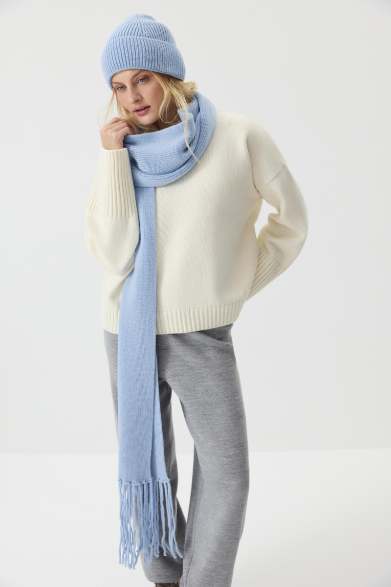 Шарф из шерсти мериноса с бахромой