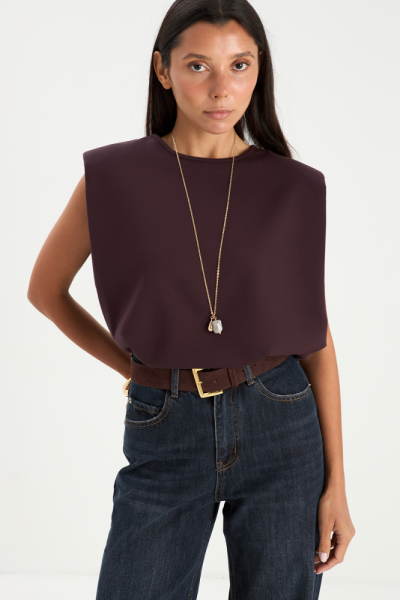 Футболка с подплечниками