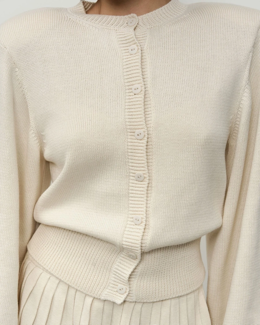 Вязаный костюм с короткой юбкой YONSRU, цвет: молочный, 829 купить онлайн