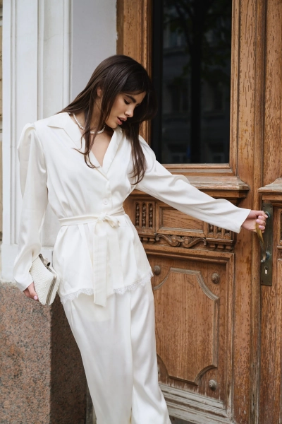 Костюм из эко шелка Fabrik Atelier, цвет: молочный, KOSMOL купить онлайн