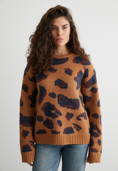 Свитер с леопардовым принтом