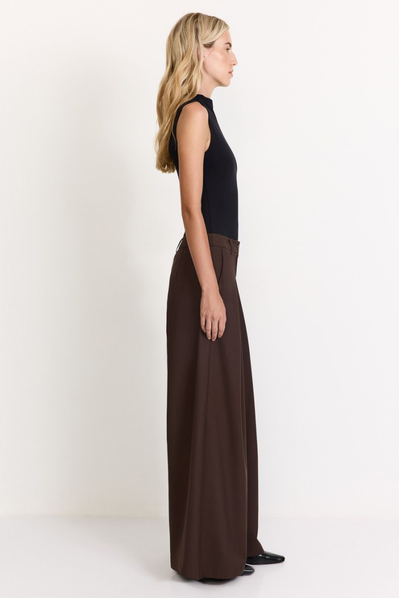 Брюки со складками TOPTOP, цвет: коричневый, TT.032.17763.700 купить онлайн