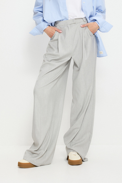 Брюки с защипами