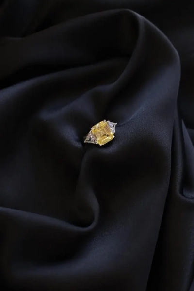 Кольцо «TOSYA PREMIUM» с желтым фианитом Diamond Tosya Store, цвет: серебро, 10-72-00331-312 купить онлайн